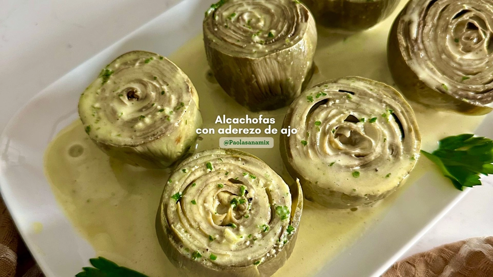 Alcachofas con aderezo de ajo